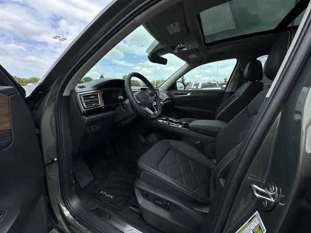 2026 Volkswagen Atlas SE with Technology