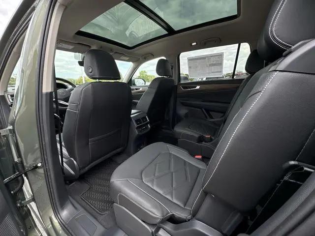2026 Volkswagen Atlas SE with Technology