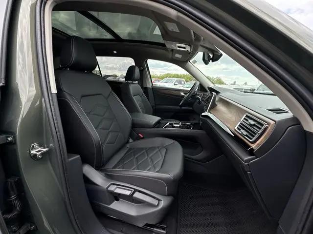 2026 Volkswagen Atlas SE with Technology