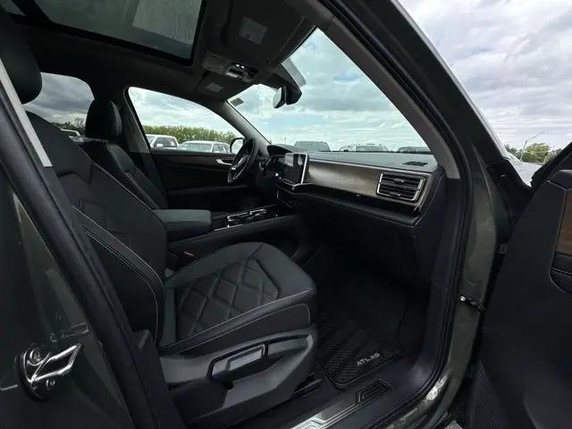 2026 Volkswagen Atlas SE with Technology