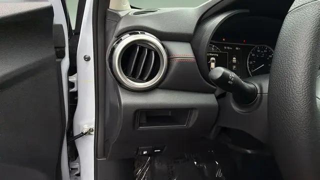2025 Nissan Versa 1.6 SR
