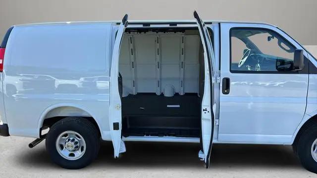 2026 Chevrolet Express Cargo Van 2500 Regular Wheelbase, WT, RWD