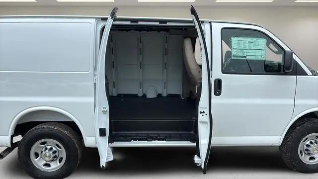 2026 Chevrolet Express Cargo Van 2500 Regular Wheelbase, WT, RWD