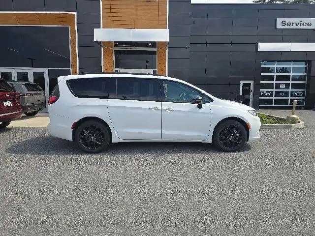 2026 Chrysler Pacifica Limited AWD