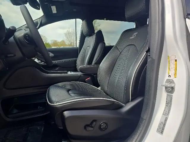 2026 Chrysler Pacifica Limited AWD