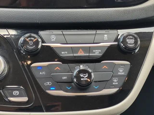 2020 Chrysler Voyager LXI