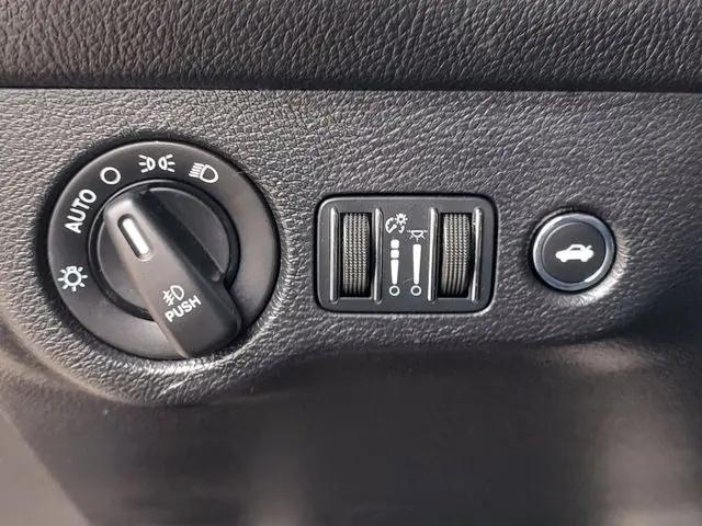 2016 Dodge Challenger SXT Plus
