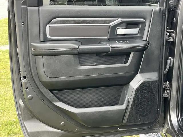 2024 Ram 3500 Big Horn Crew Cab 4x4 8' Box