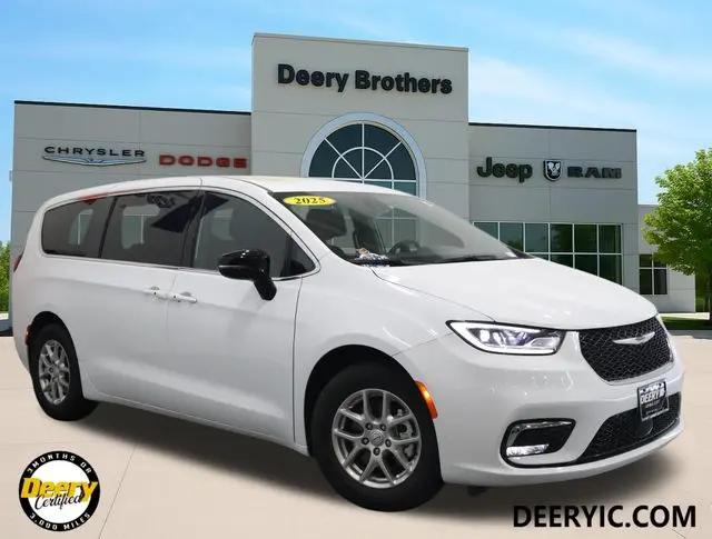 2025 Chrysler Pacifica Select