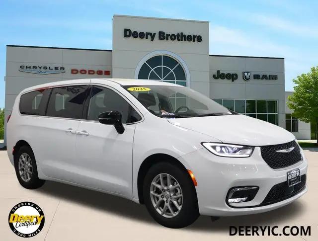 2025 Chrysler Pacifica Select
