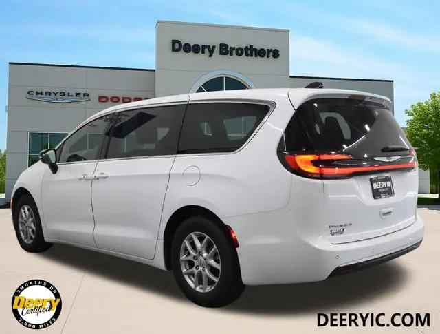 2025 Chrysler Pacifica Select