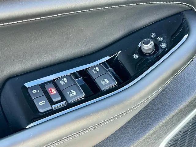 2025 Jeep Grand Cherokee Overland 4x4