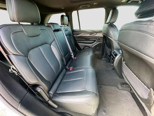 2025 Jeep Grand Cherokee Overland 4x4