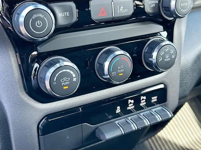 2025 Ram 1500 Big Horn Crew Cab 4x4 5'7" Box