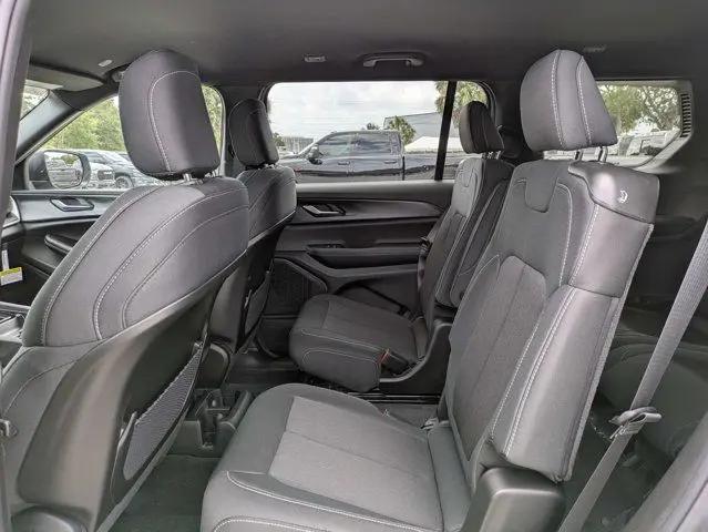 2026 Jeep Grand Cherokee L Laredo 4x2