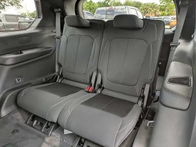 2026 Jeep Grand Cherokee L Laredo 4x2