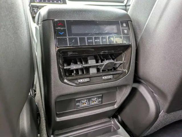 2026 Jeep Grand Cherokee L Laredo 4x2