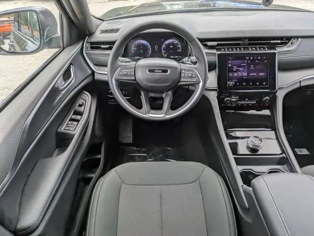 2026 Jeep Grand Cherokee L Laredo 4x2