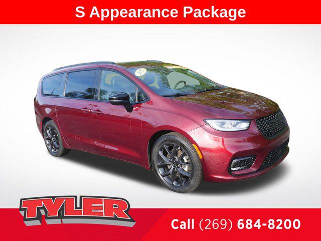 2023 Chrysler Pacifica Limited for sale in Niles, MI