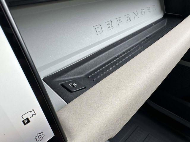 2022 Land Rover Defender 110 SE