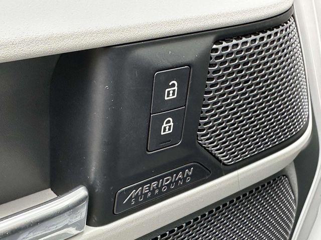 2022 Land Rover Defender 110 SE