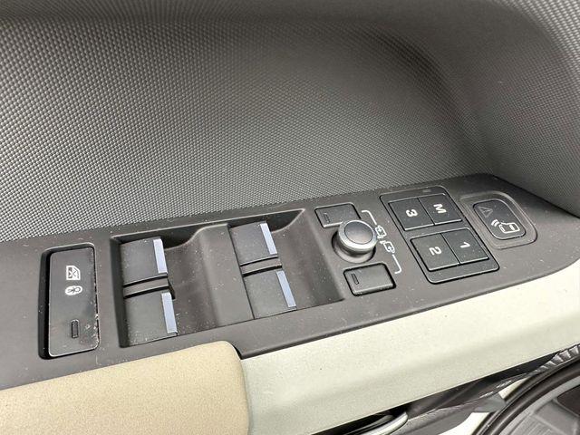 2022 Land Rover Defender 110 SE