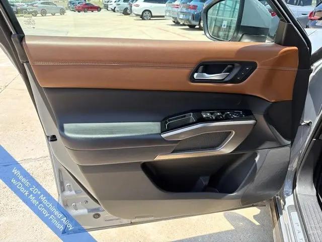 2023 Nissan Pathfinder Platinum FWD