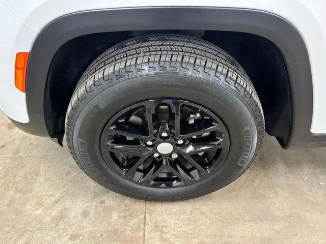 2025 Jeep Grand Cherokee Laredo X 4x4