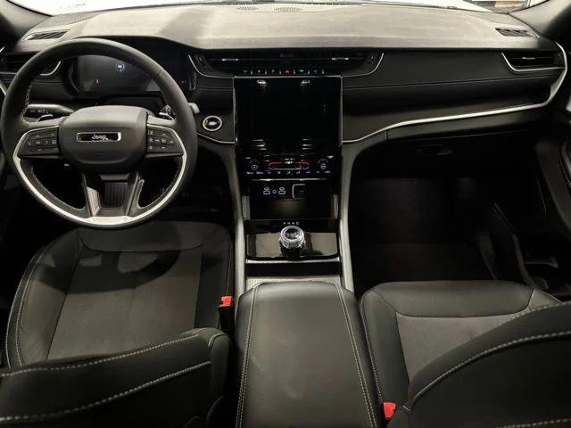 2025 Jeep Grand Cherokee Laredo X 4x4
