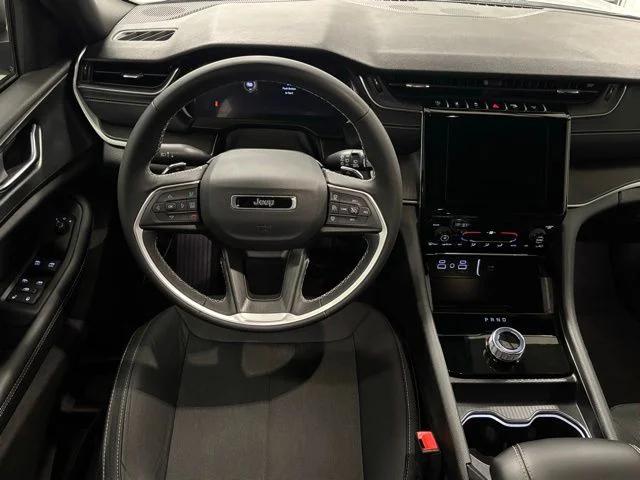 2025 Jeep Grand Cherokee Laredo X 4x4