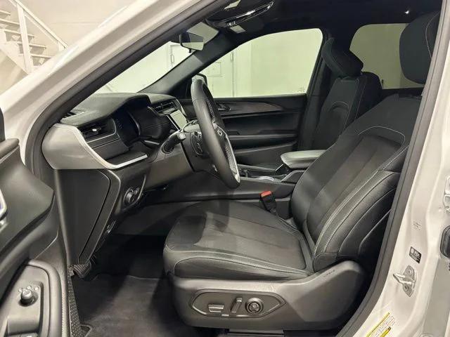 2025 Jeep Grand Cherokee Laredo X 4x4