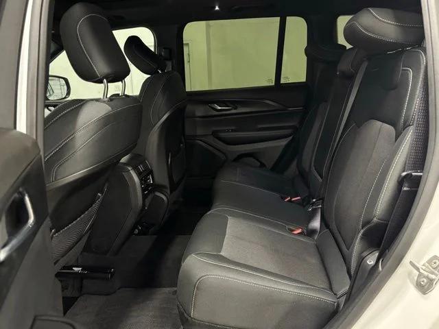 2025 Jeep Grand Cherokee Laredo X 4x4