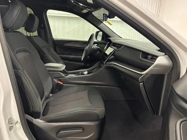 2025 Jeep Grand Cherokee Laredo X 4x4