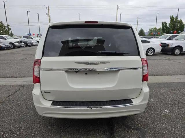 2012 Chrysler Town & Country Touring