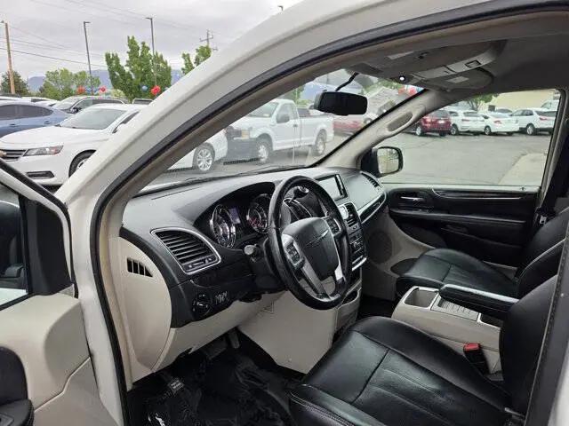 2012 Chrysler Town & Country Touring