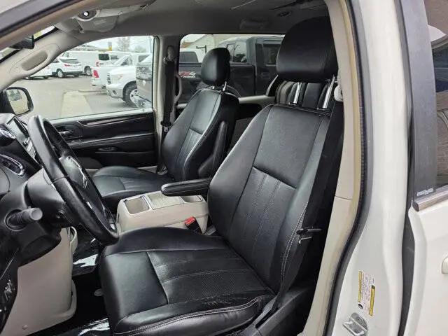 2012 Chrysler Town & Country Touring