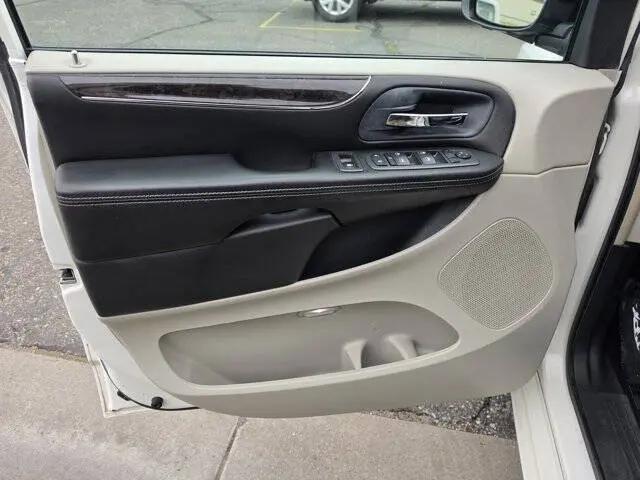 2012 Chrysler Town & Country Touring