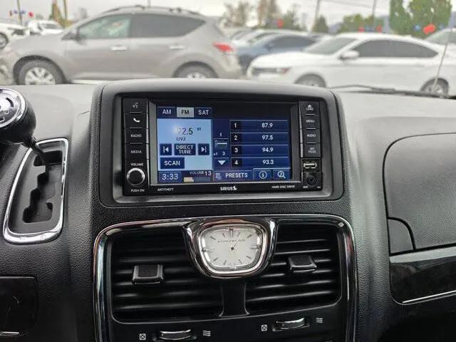 2012 Chrysler Town & Country Touring