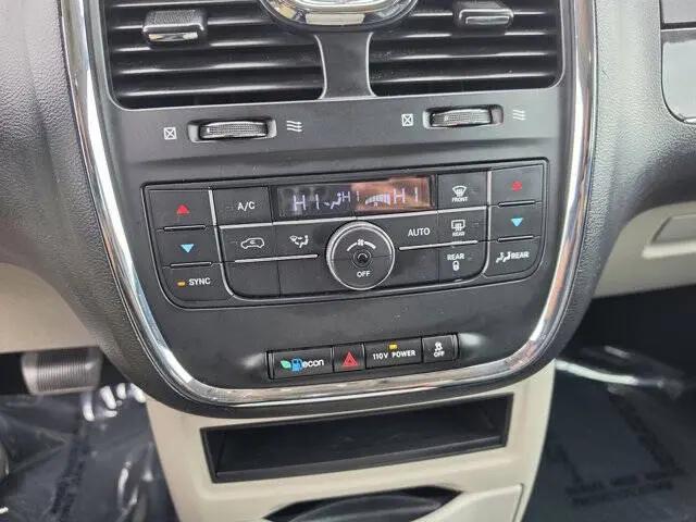 2012 Chrysler Town & Country Touring