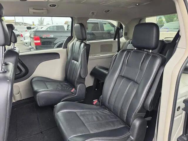 2012 Chrysler Town & Country Touring