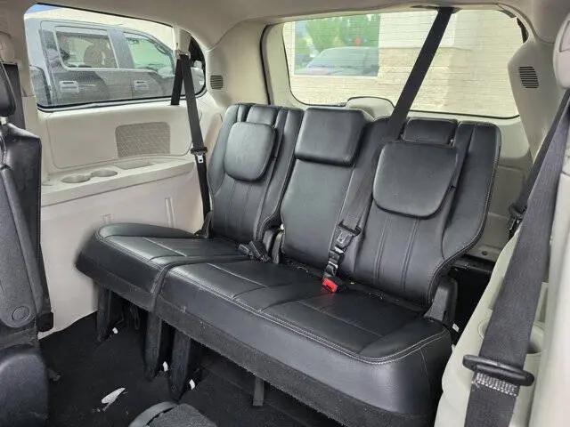 2012 Chrysler Town & Country Touring