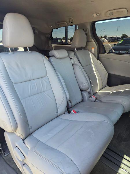2016 Toyota Sienna XLE 8 Passenger
