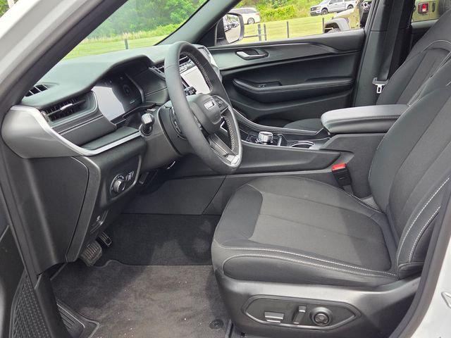 2025 Jeep Grand Cherokee Laredo 4x2