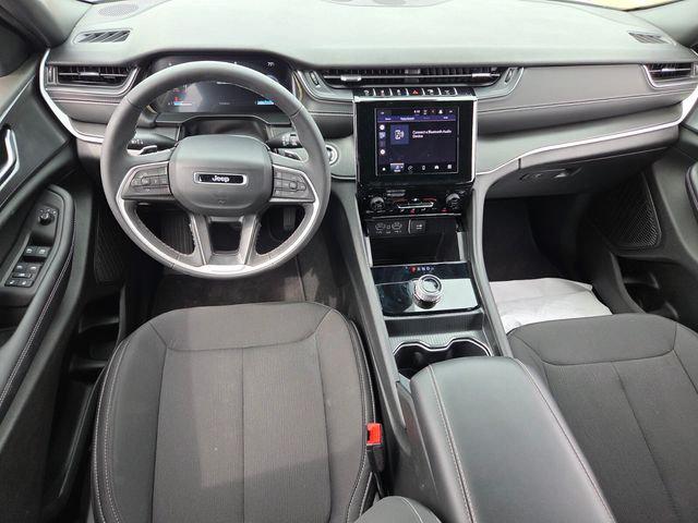 2025 Jeep Grand Cherokee Laredo 4x2