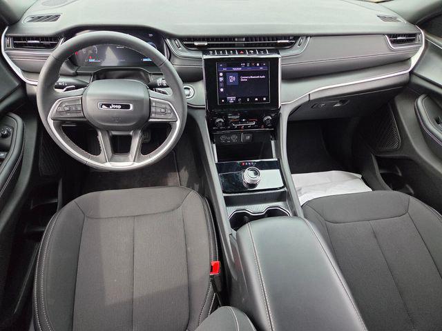 2025 Jeep Grand Cherokee Laredo 4x2
