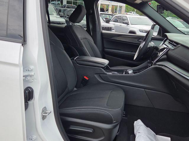2025 Jeep Grand Cherokee Laredo 4x2