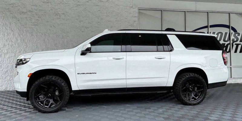 2022 Chevrolet Suburban 4WD RST