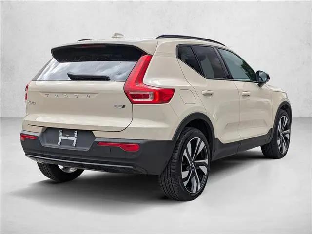 2025 Volvo XC40 B5 Ultra Dark Theme
