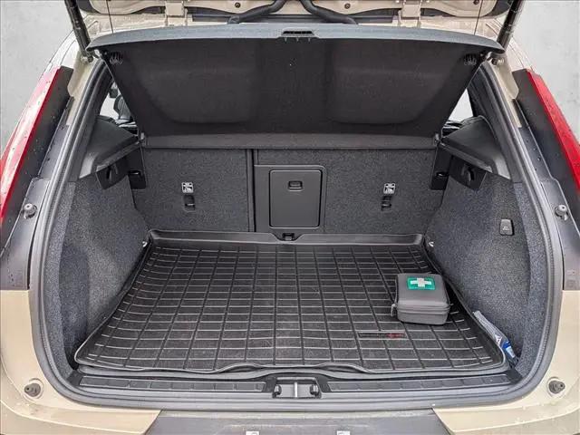 2025 Volvo XC40 B5 Ultra Dark Theme