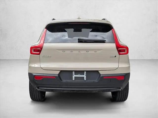 2025 Volvo XC40 B5 Ultra Dark Theme
